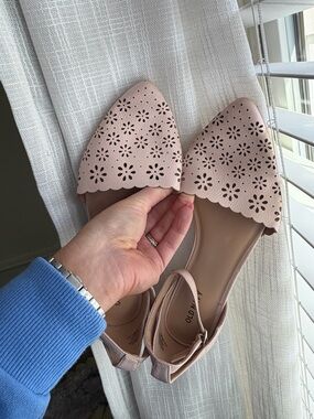 Old Navy Women's Pink Laser-Cut Scalloped Pointed Ankle-Strap Flats Size 7
